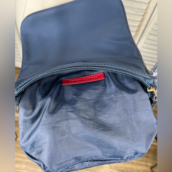 TOMMY HILFIGER Crossbody Bag Navy Blue w Red Accents-OS - Picture 7 of 10